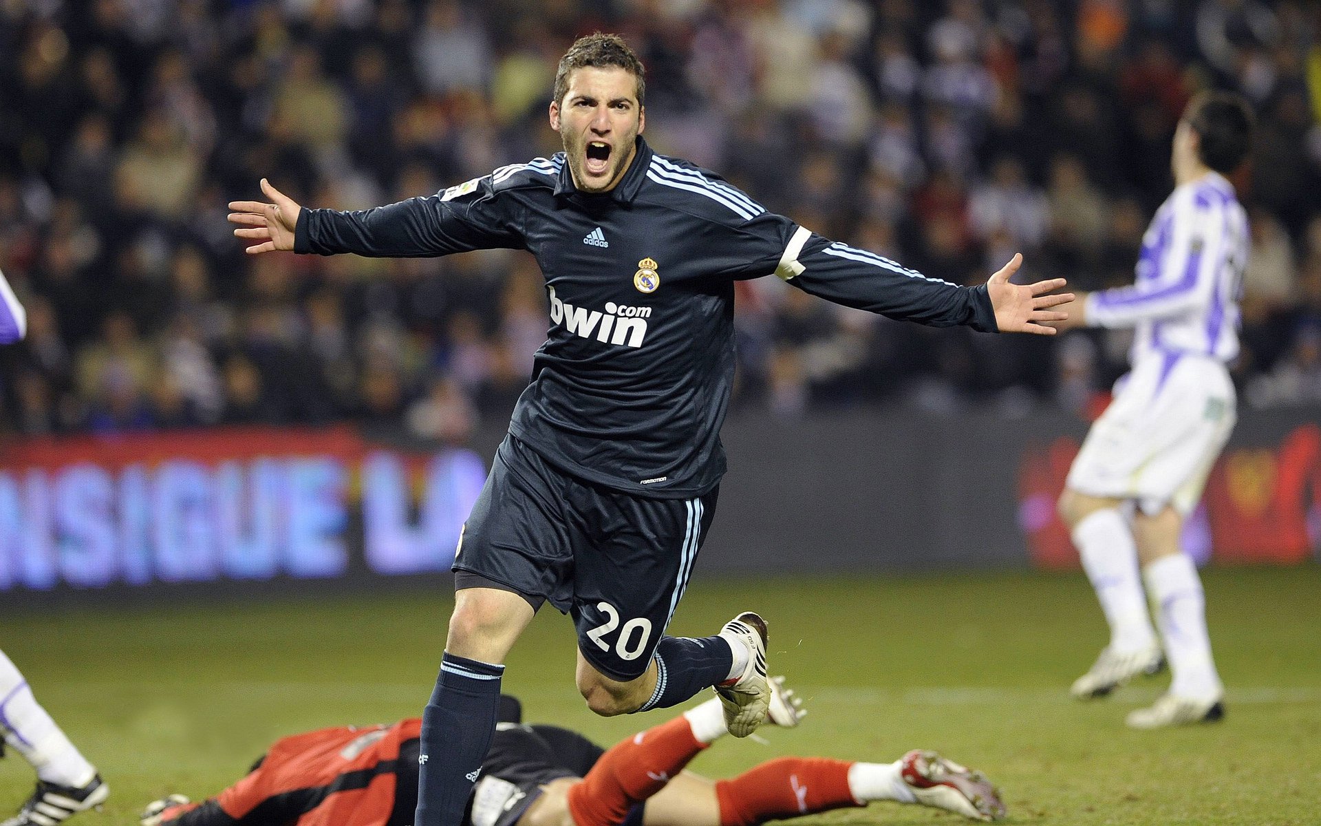 开云网页版登录入口-曼联后卫梅根奥迪头槌扳平比分，替球队救火，ufc梅根