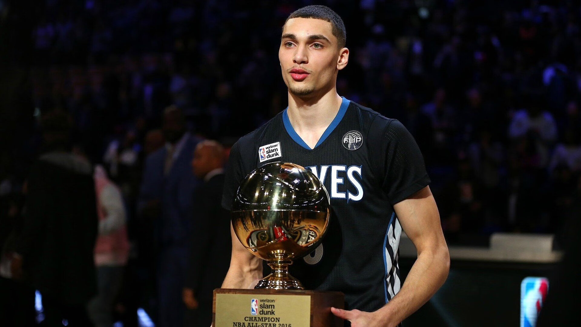 开云官网-豪门是否面临青训球员上位通道阻塞问题，出生豪门青训的中场